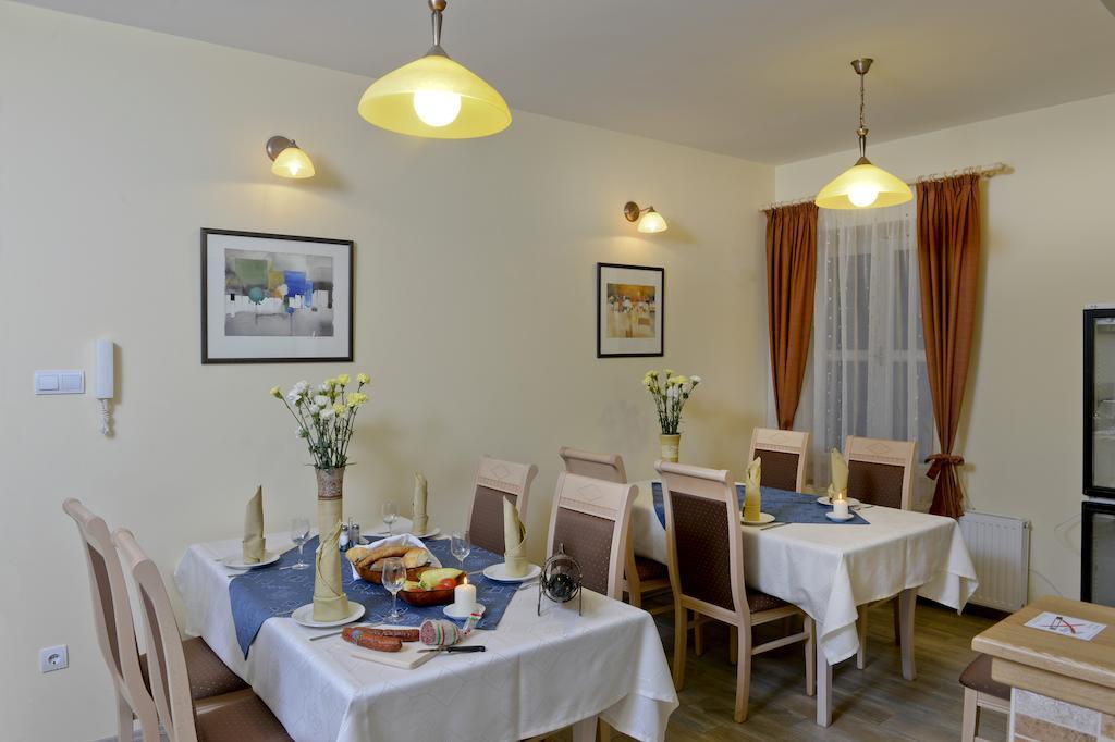 Centrum Vendeghaz إغير المظهر الخارجي الصورة